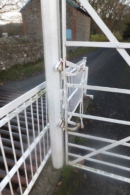 Gate